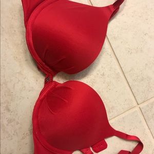 Victoria’s Secret bombshell bra